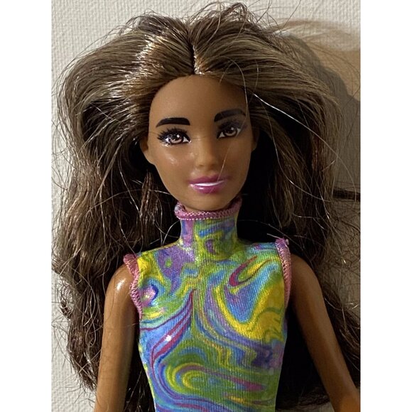 Barbie Teresa It Takes Two Travel #HKB05 Barbie Doll Hispanic Neysa Petite - Picture 2 of 9